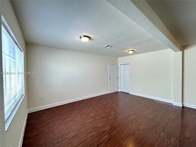 Building Photo - 2931 Sheridan Ave