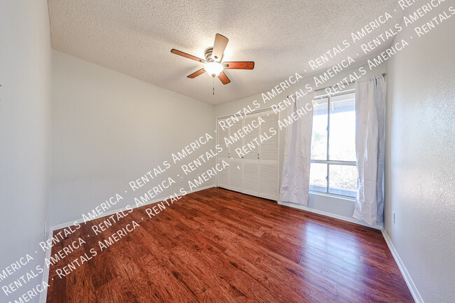 Building Photo - 1480 W Mohawk Ln