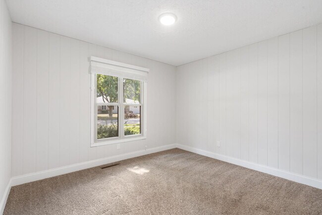 Building Photo - 3259 S Elmira Ave