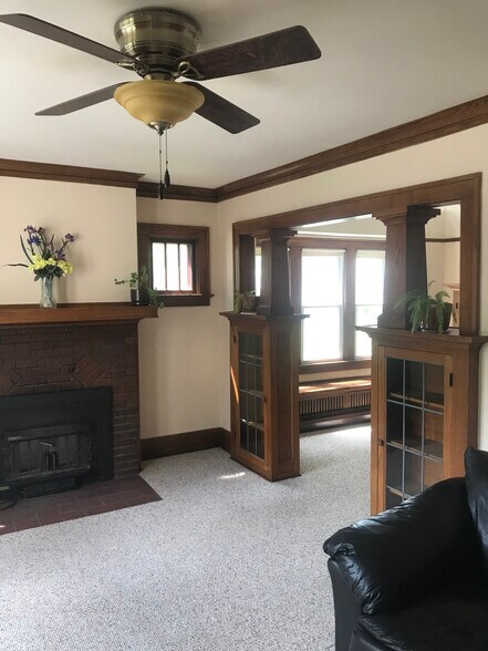 Living room - 5628 W Washington Blvd