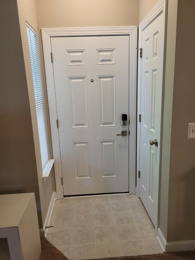 Building Photo - 407 S Elgin Ct