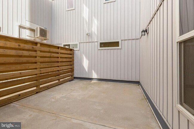 Building Photo - 1335 N Marston St