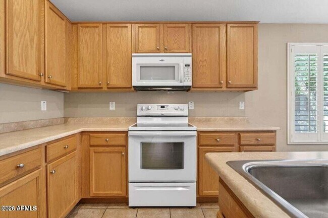 Building Photo - 42059 W Cheyenne Dr