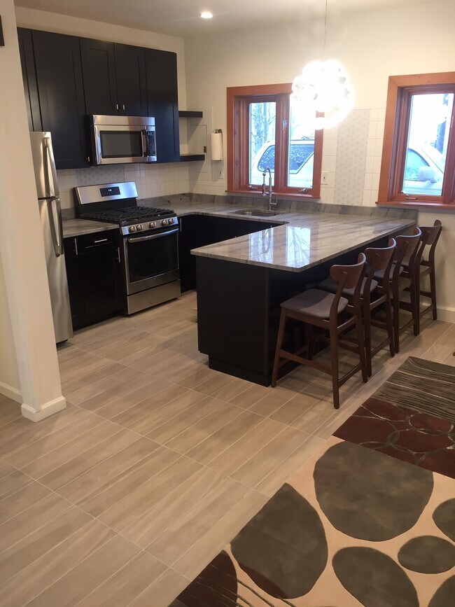 Building Photo - 6120 Magnolia Dr