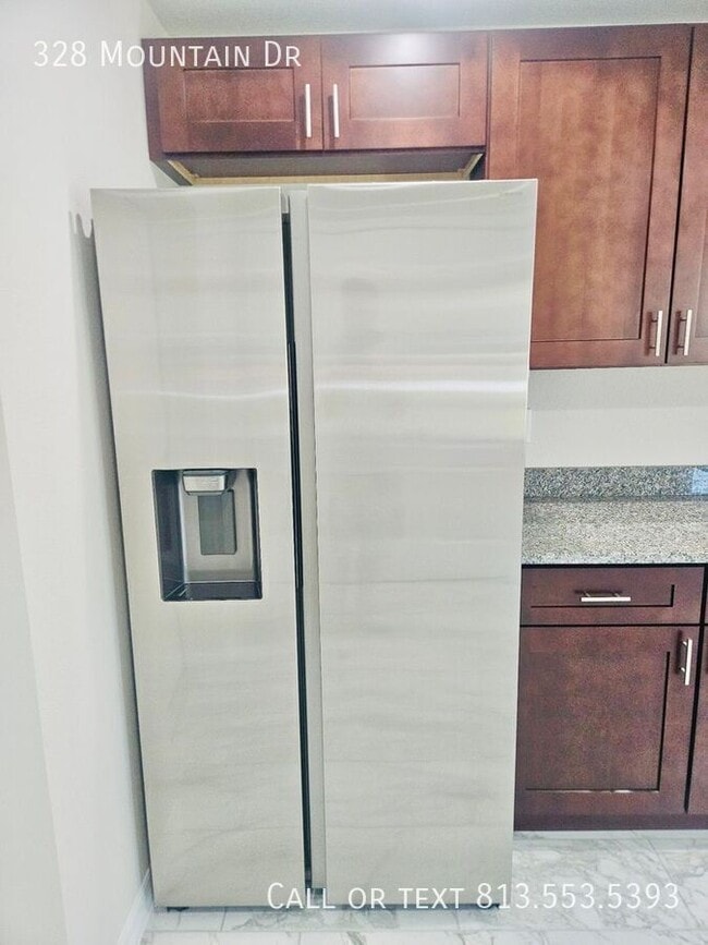 Building Photo - 328 Mountain Dr