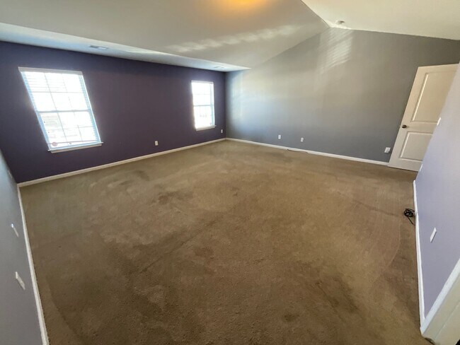 Building Photo - Large 5 bedroom home in Established Neighborhood ready to rent!