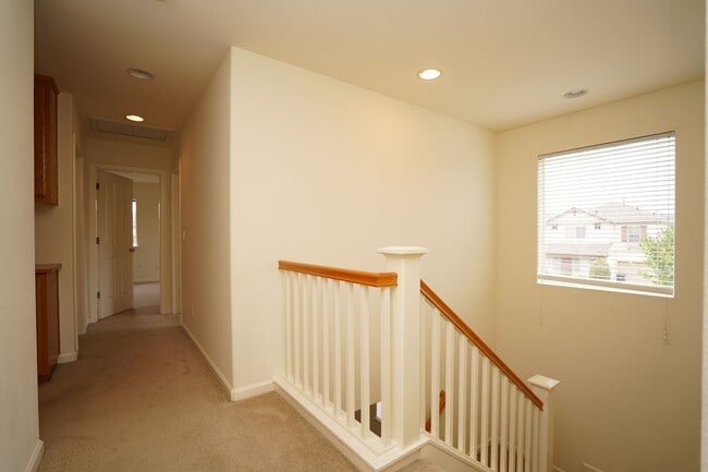 Building Photo - Spacious Home in Excellent Location!