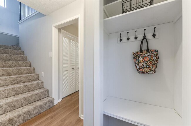 Building Photo - 22803 Merrymount Dr