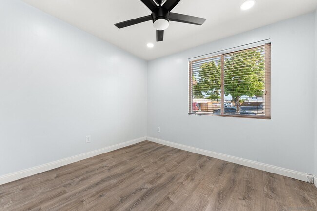 Building Photo - 1217 Holly Ave