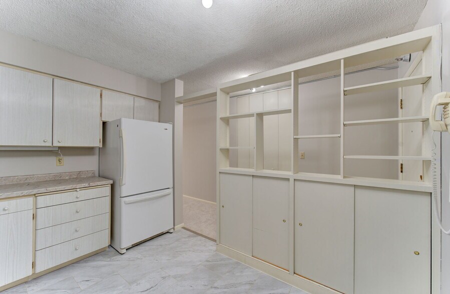 Building Photo - 410 6th Ave SW