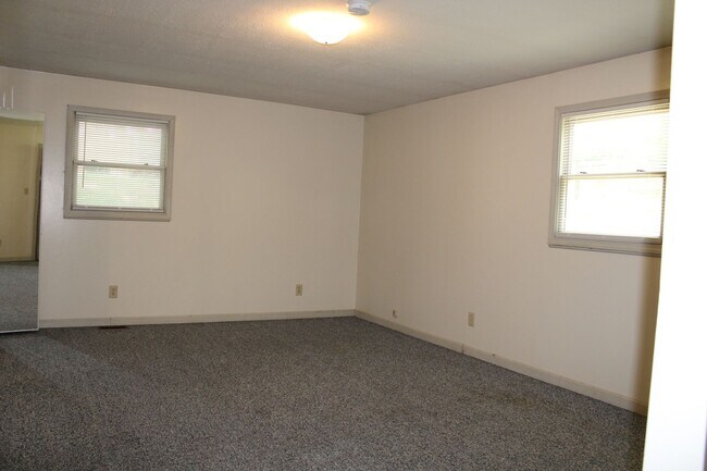 Building Photo - 1718 Pierre St