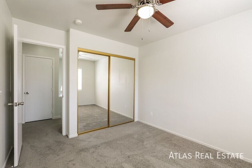Building Photo - 8840 Cornwall Glen Ave