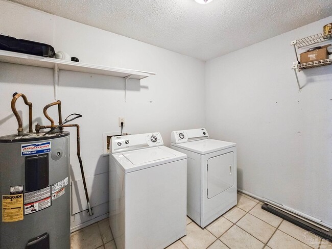 Building Photo - 7811 Coronet Ln