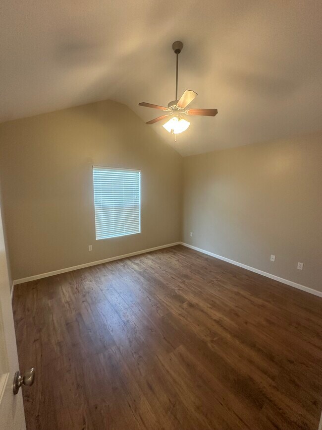 Building Photo - 285 Brookstone Dr