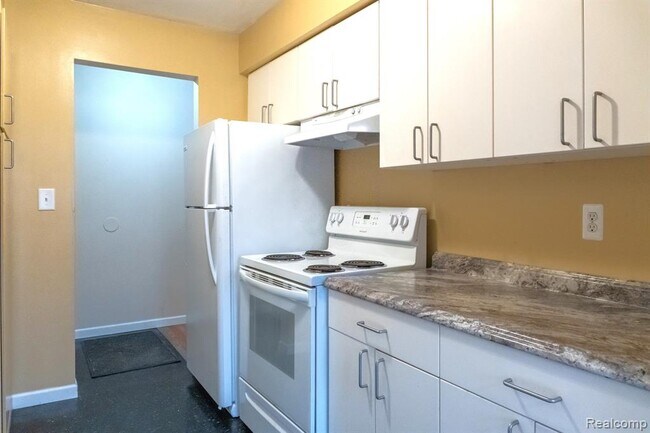 Building Photo - 19639 W 12 Mile Rd