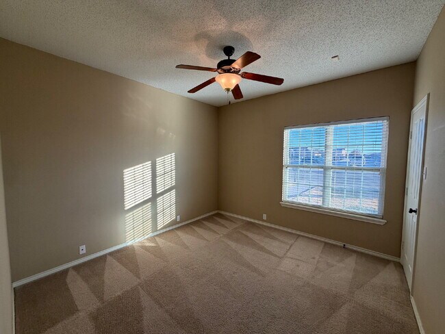 Building Photo - Beautiful 3-Bed, 2-Bath Gem in Lubbock- Spacious 1500 Sq Ft Living!