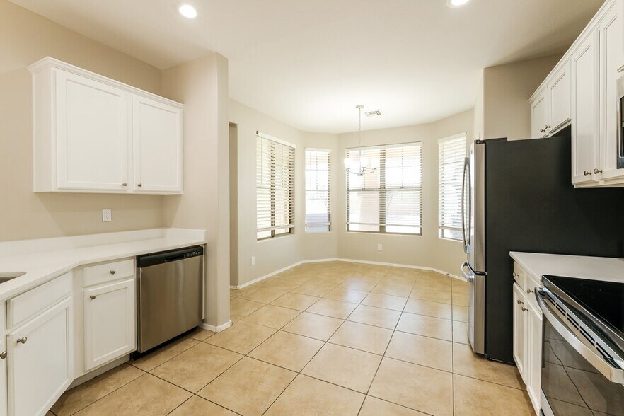 Building Photo - 105 N 108th Dr