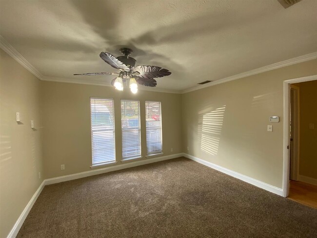 Building Photo - 311 Westwood Dr