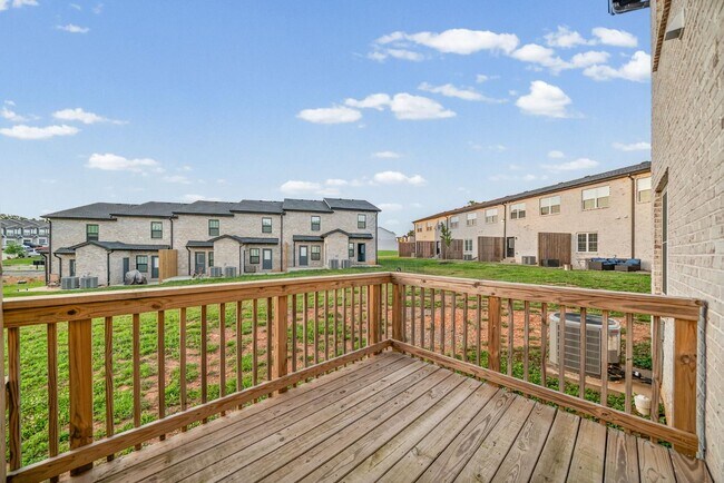 Building Photo - 1172 Meadowhill Ln