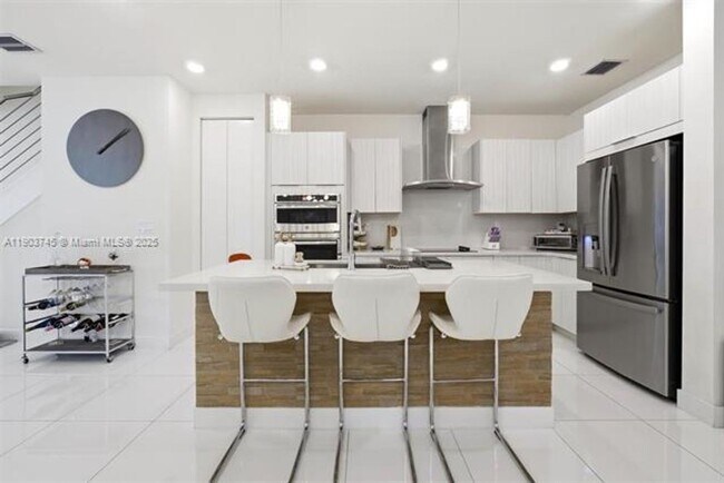 Building Photo - 6611 NW 102nd Path