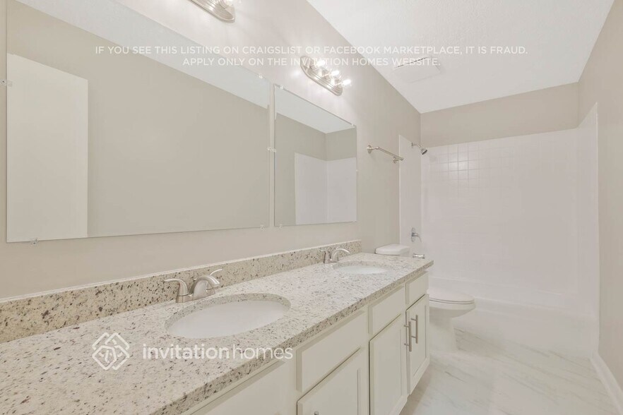 Building Photo - 2733 River Oak Dr
