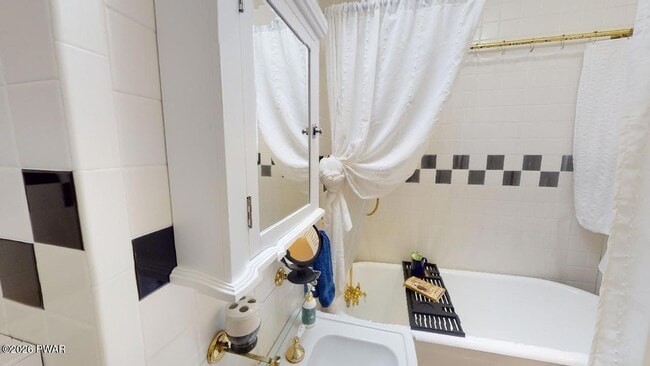 Building Photo - 144 Sawkill Ave