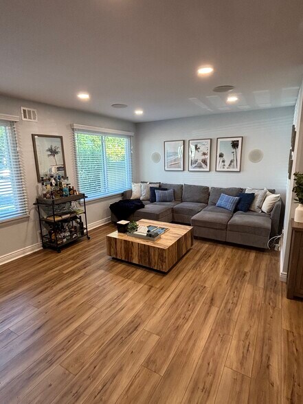 Building Photo - 204 Springmeadow Dr