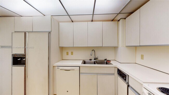 Building Photo - 11113 Biscayne Blvd