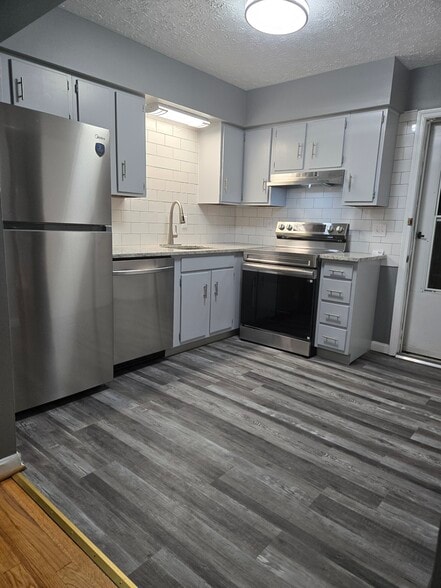 Building Photo - 2113 Saint Michael Dr