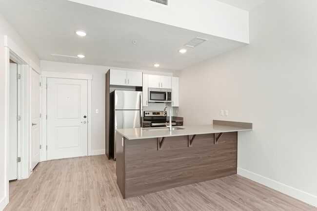 Building Photo - Hyve Apts