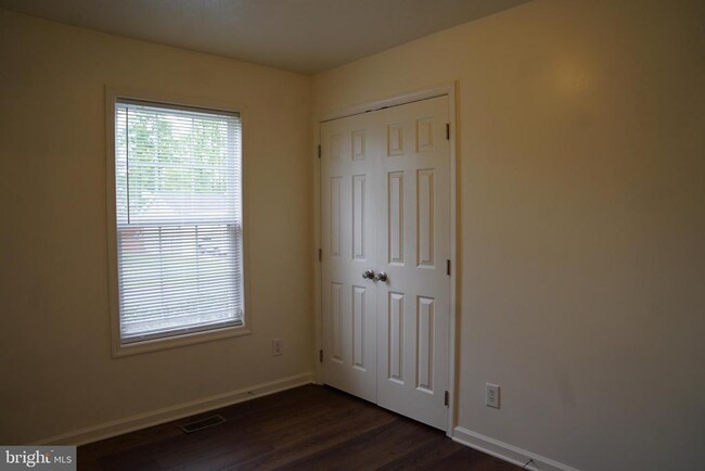 Building Photo - 104 Basin Dr