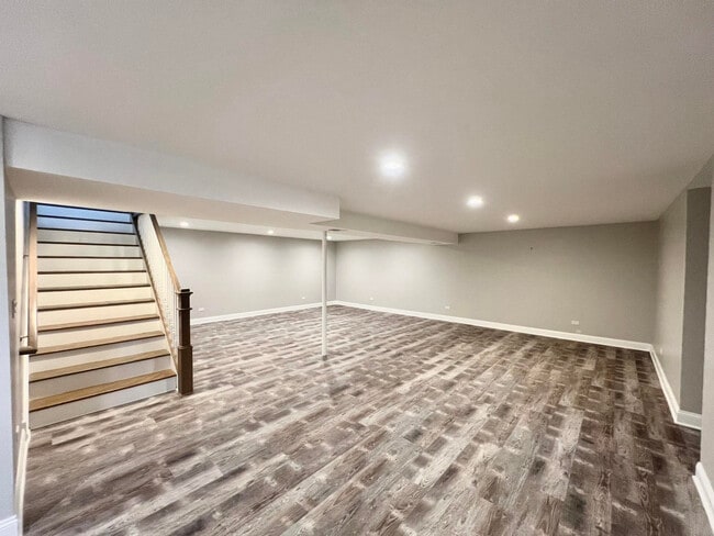 Building Photo - 15122 W Redwood Ln