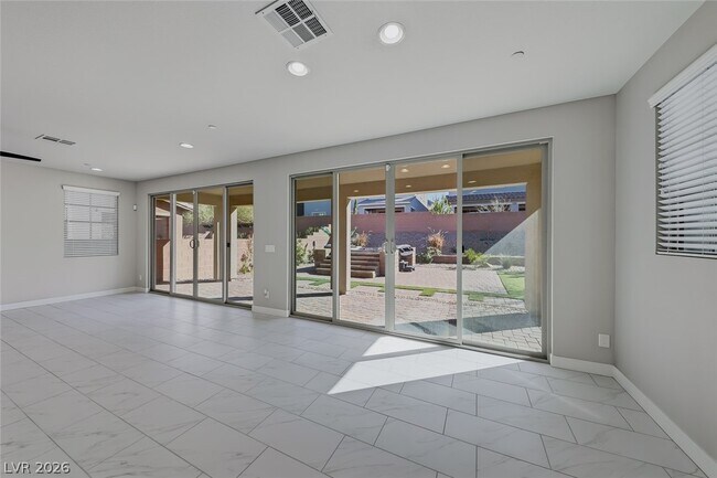 Building Photo - 11 Flora Sagio Ave