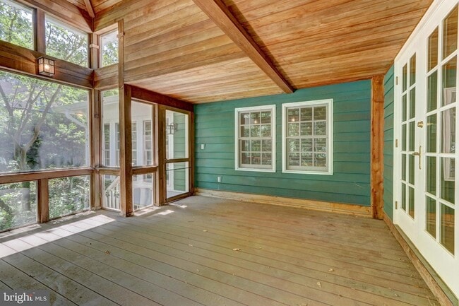 Building Photo - 217 Glenn Rd