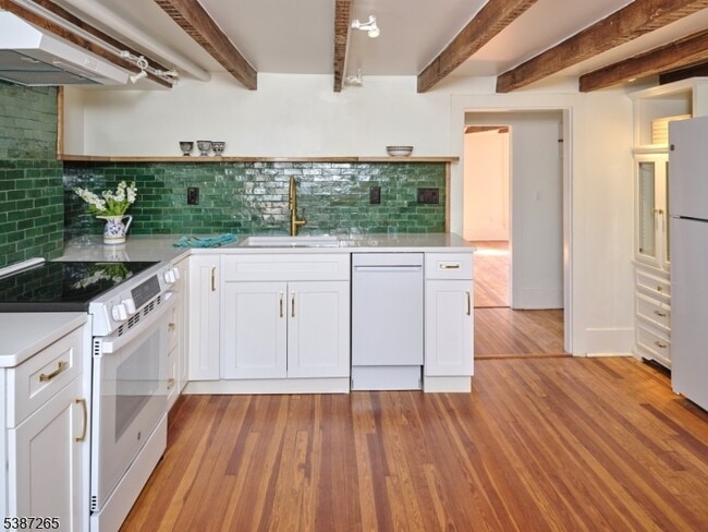 Building Photo - 46 York St