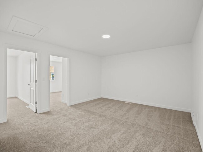 Building Photo - Beautiful 3-bedroom, 2.5-bath townhome