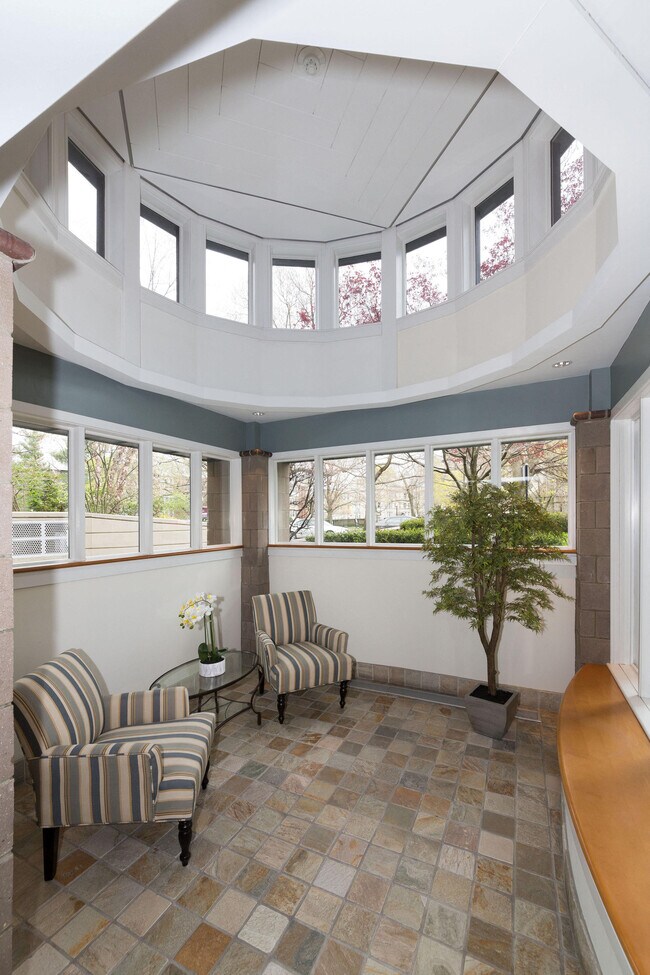 Building Photo - 1405 Beacon St