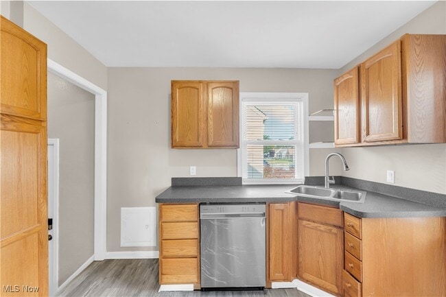 Building Photo - 2411 Brookdale Ave