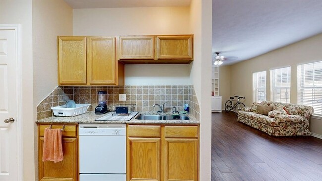 Building Photo - 609 Townplace Dr