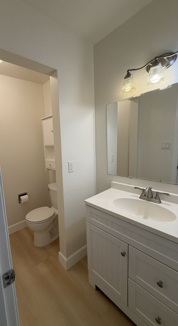 Building Photo - 490 Edgewood Dr