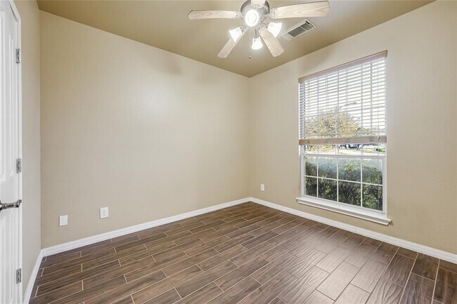 Building Photo - 9200 Hurley Cove