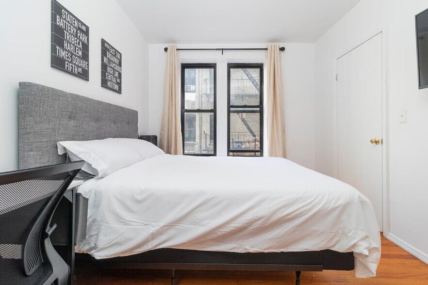 Building Photo - 322 E 93rd St