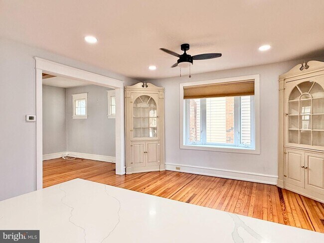 Building Photo - 7041 Harvey Ave