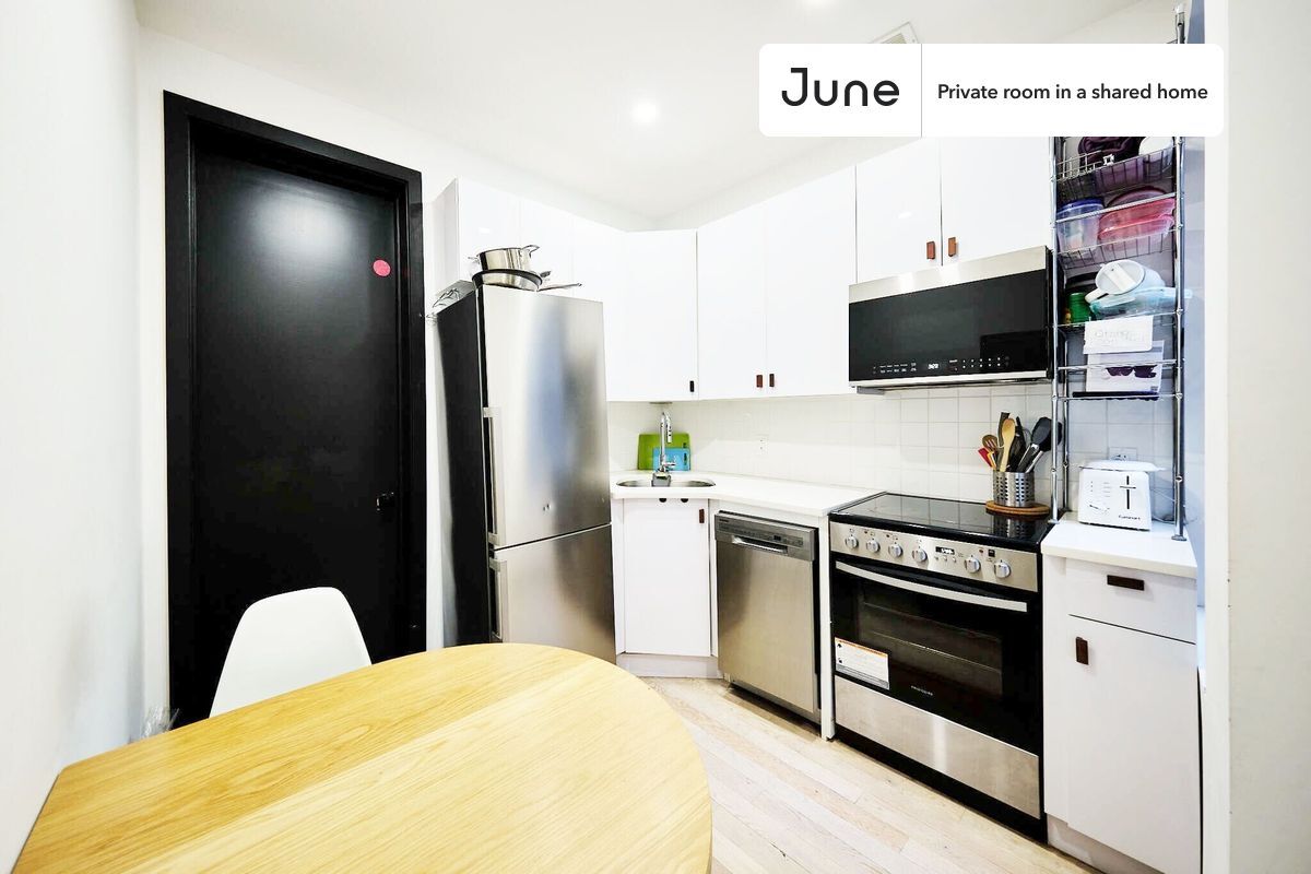 Building Photo - Room in Shared 3 bed/3 bath home