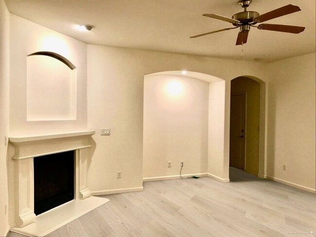 Building Photo - Northwest 2 story home with beautiful city...