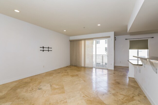 Building Photo - Spacious Condo in Downtown Long Beach!