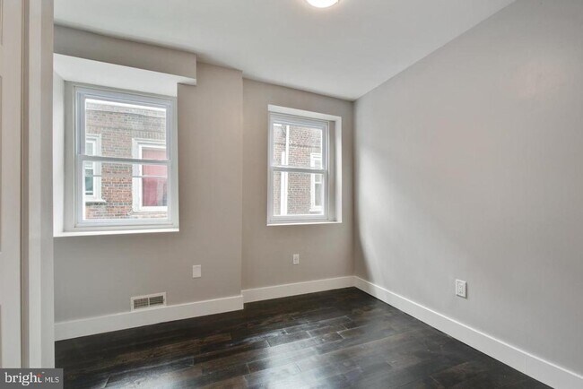 Building Photo - 5445 Ridge Ave