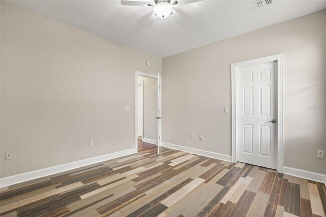 Building Photo - 5554 Palm Lake Cir
