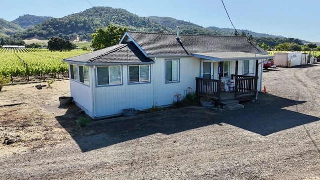 Primary Photo - Rare, 2 Bedroom, 1 Bathroom Vineyard Cottage