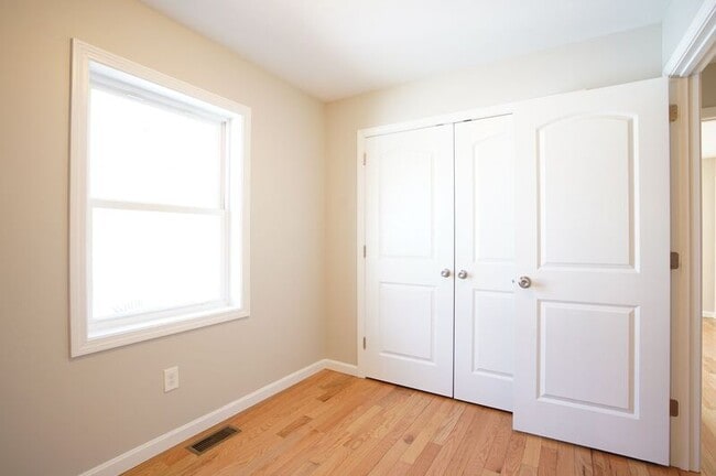 Building Photo - 18 Healey St